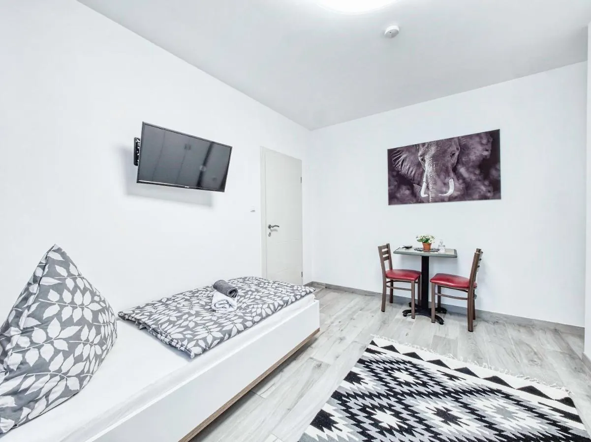 Hostel Amanda Berlin 2*,